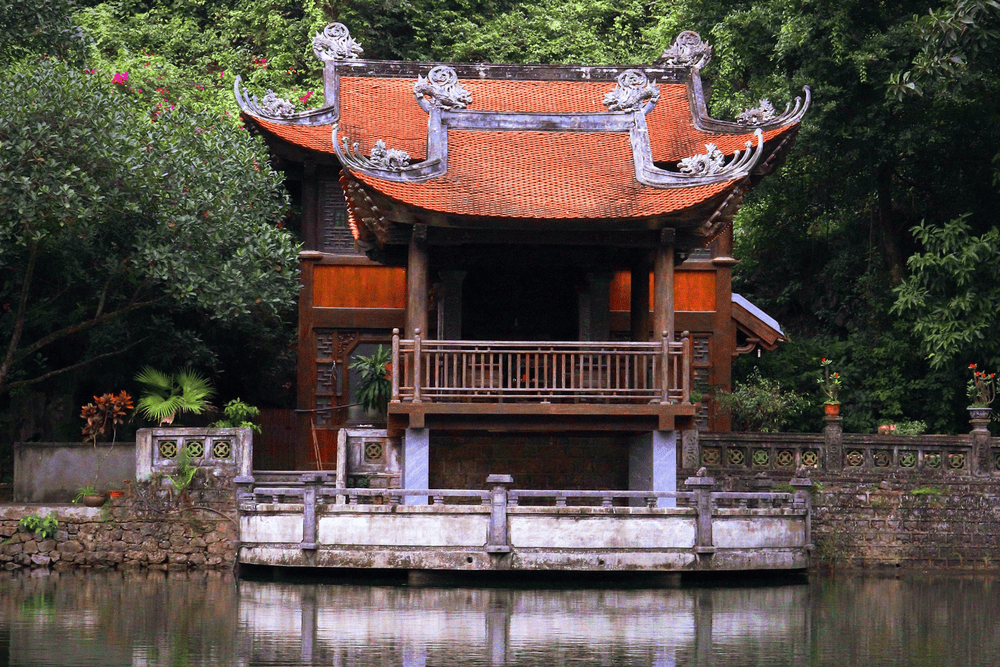 When visiting Phu Khong Temple, visitors will be immersed in a serene and ancient worship space (Source: Pexels)